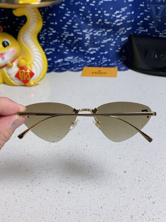 ?️Women\'s Sunglasses FENDI Sunglasses main image 6